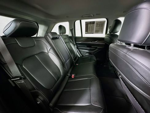 Used 2023 Jeep Grand Cherokee Limited AWD/4WD image 11