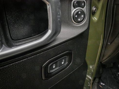 Used 2022 Jeep Wrangler Unlimited Sahara w/ Cold Weather Group AWD/4WD image 15