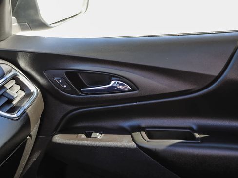 Used 2020 Chevrolet Equinox LT FWD image 21