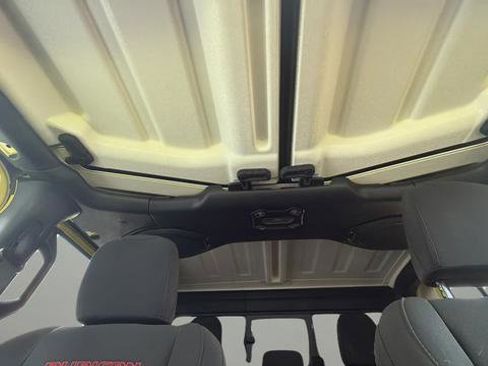 Used 2023 Jeep Gladiator Rubicon w/ Cold Weather Group image 30