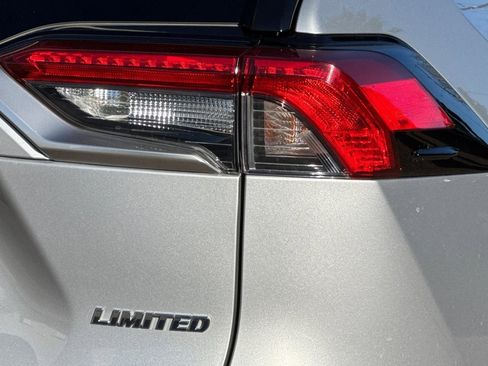 Used 2019 Toyota RAV4 Limited w/ Carpet Mat Package image 12