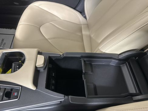 Used 2020 Toyota Avalon XLE w/ Moonroof Package image 19