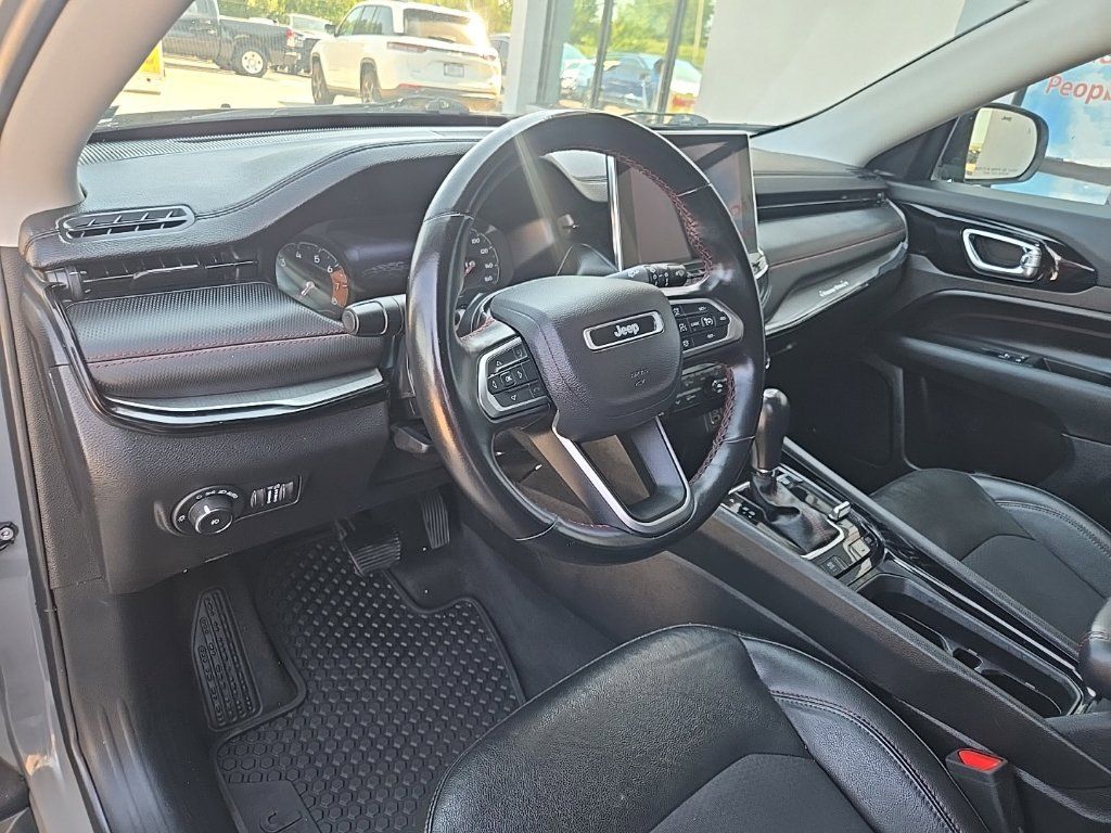 Used 2022 Jeep Compass Trailhawk w/ Trailhawk Convenience Group AWD/4WD image 38