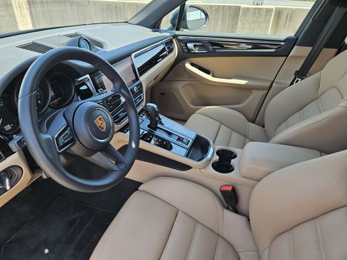 Certified 2026 Porsche Macan AWD/4WD image 4
