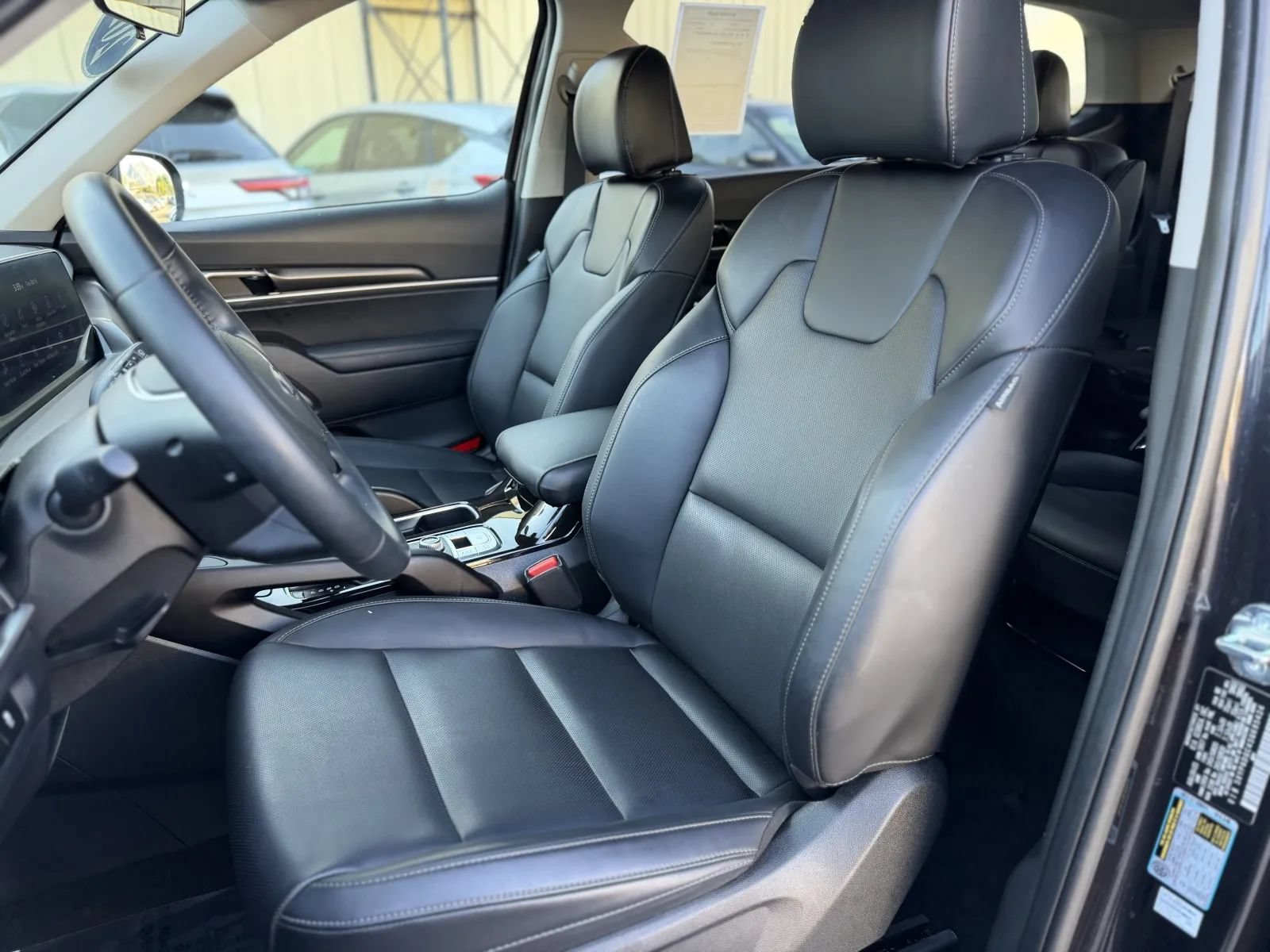 Used 2025 Kia Telluride S AWD/4WD image 18