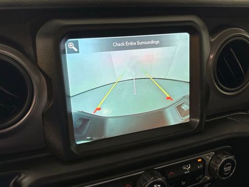 Used 2022 Jeep Gladiator Sport AWD/4WD image 25