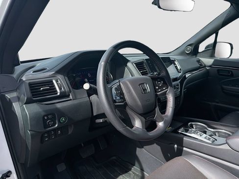 Used 2024 Honda Passport Black Edition image 9