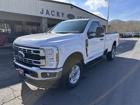 Used 2026 Ford F250 XLT image 2