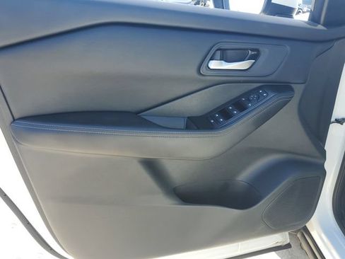 Used 2025 Nissan Rogue SV FWD image 25