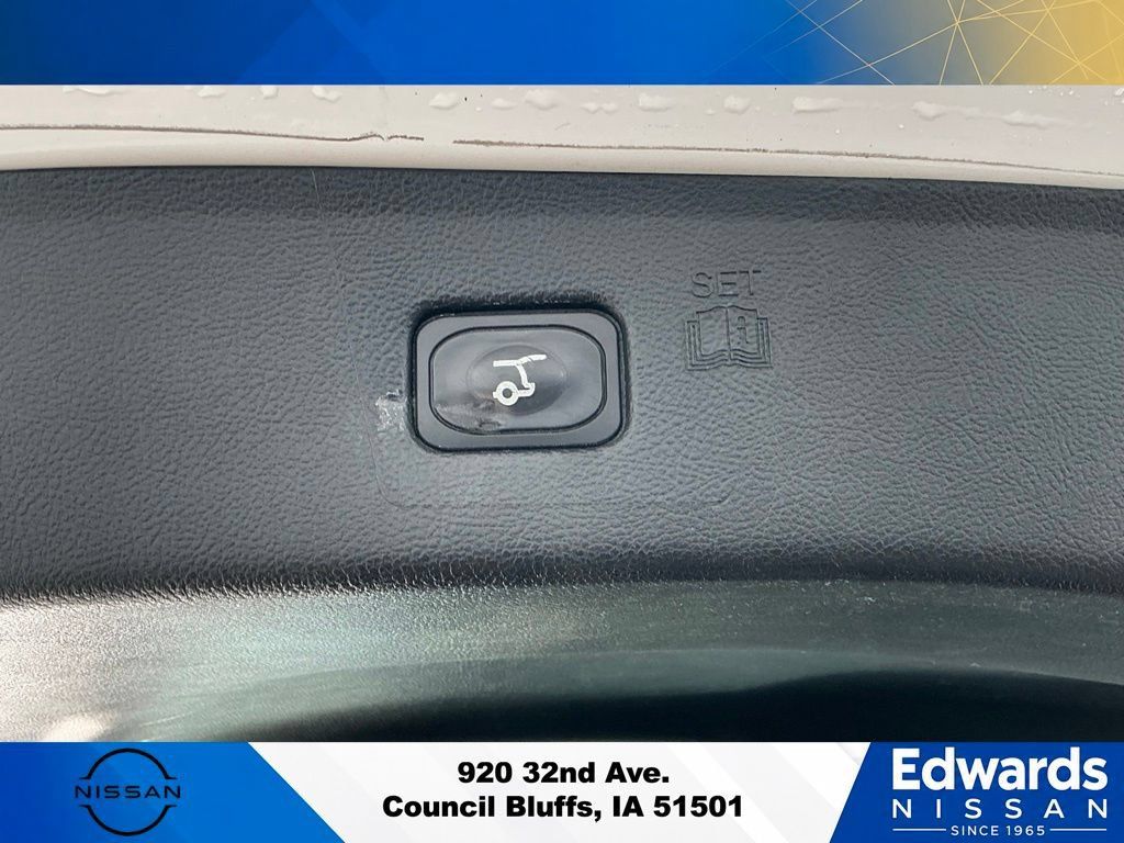 Used 2021 Ford Edge Titanium AWD/4WD image 11