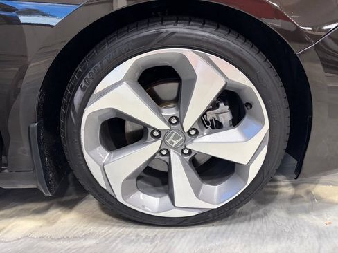 Used 2018 Honda Accord Touring image 31