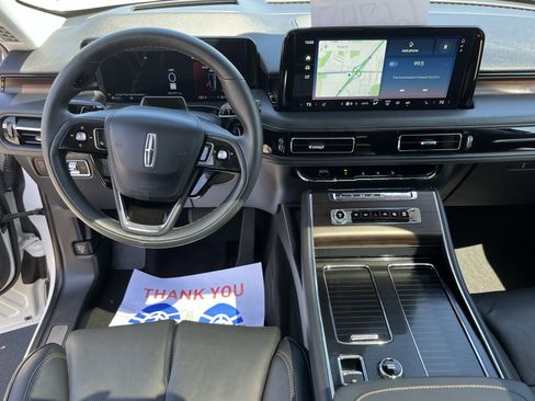Used 2025 Lincoln Aviator Reserve w/ Luxury Package AWD/4WD image 8