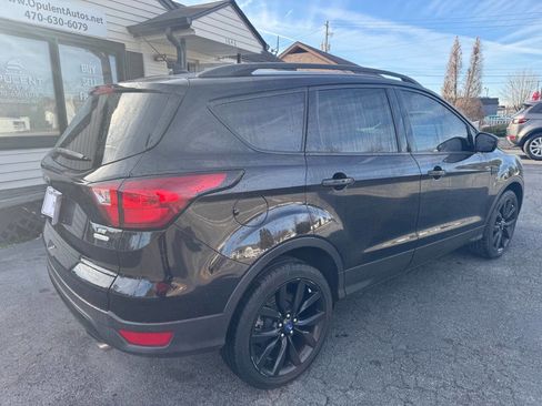 Used 2019 Ford Escape SE image 9