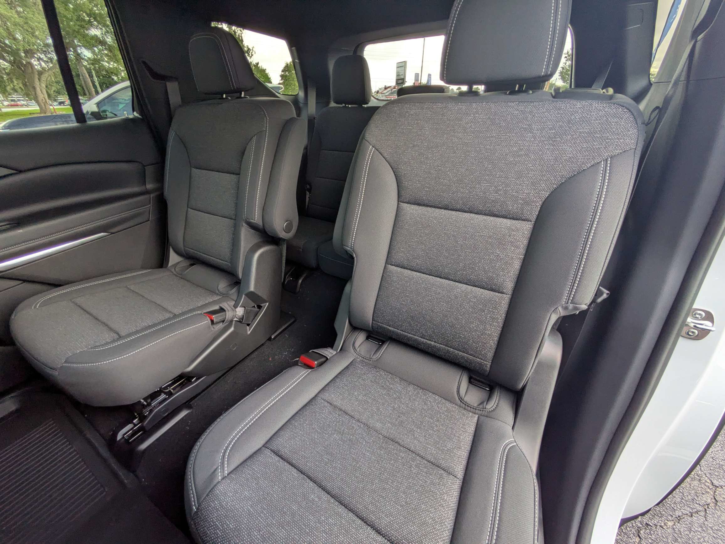 New 2027 Chevrolet Traverse LT w/ Driver Confidence Package FWD image 10