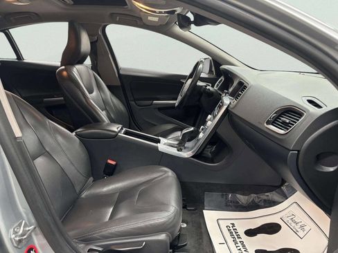 Used 2017 Volvo S60 T5 Dynamic image 21