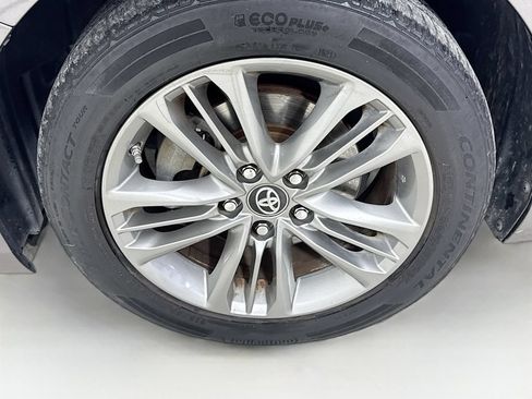 Used 2017 Toyota Camry SE w/ Moonroof Package FWD image 37
