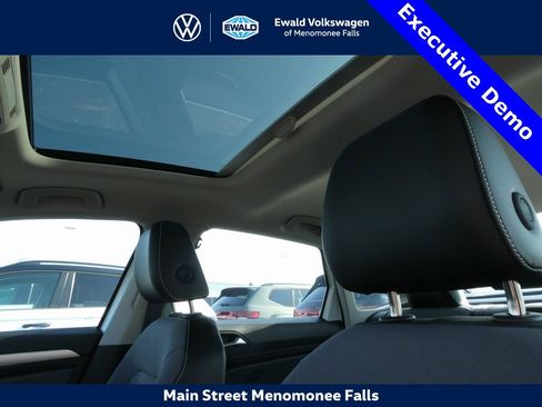 New 2025 Volkswagen Jetta SE image 32