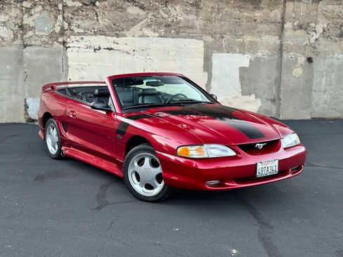 Used 1998 Ford Mustang GT RWD image 2