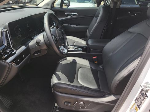 Used 2025 Kia Sportage EX FWD image 17
