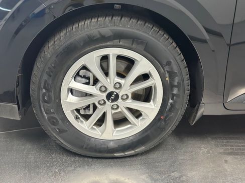 Used 2024 Kia Carnival LX image 23