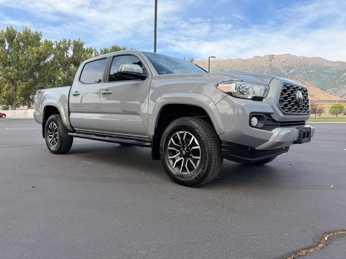 Used 2020 Toyota Tacoma TRD Sport w/ Technology Package AWD/4WD image 2