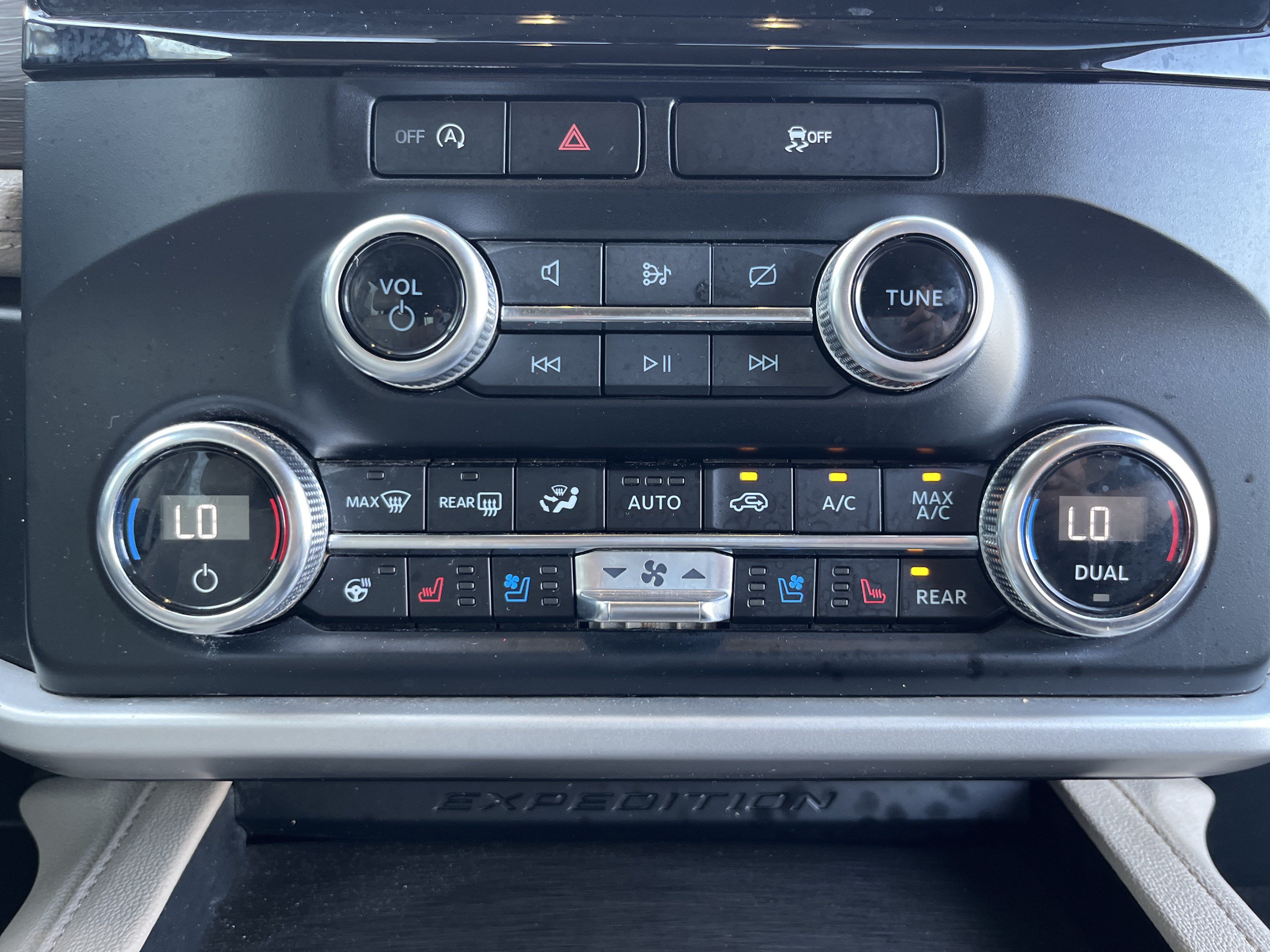 Used 2024 Ford Expedition Limited AWD/4WD image 25