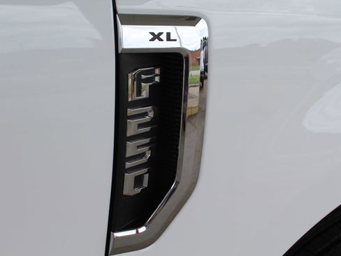Used 2022 Ford F250 XL w/ Power Equipment Group RWD image 52