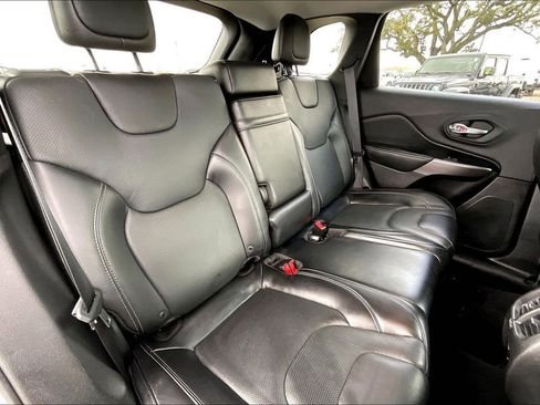 Used 2019 Jeep Cherokee Limited image 5