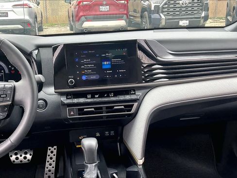 Used 2026 Toyota Camry SE w/ Convenience Package image 7