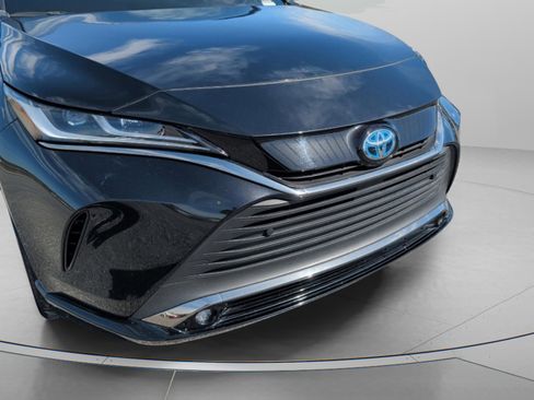 Used 2024 Toyota Venza Nightshade image 2