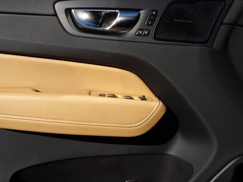 Certified 2023 Volvo XC60 B5 Ultimate w/ Climate Package image 10