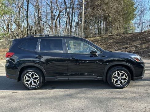 Used 2020 Subaru Forester Premium image 3