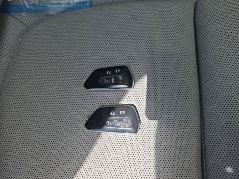 Used 2025 Volkswagen ID. Buzz 1st Edition AWD/4WD image 14
