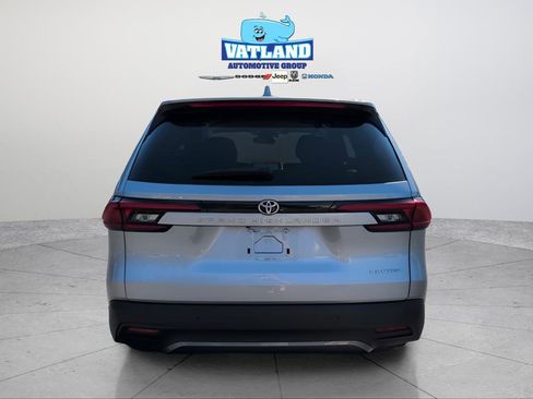 Used 2024 Toyota Grand Highlander FWD image 4