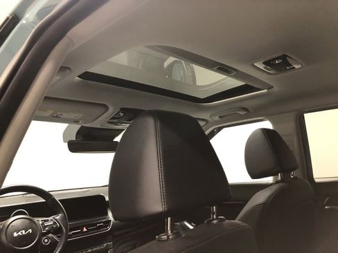 Used 2024 Kia Seltos EX image 18