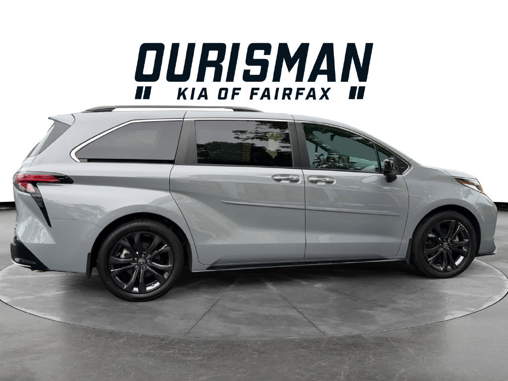 Used 2023 Toyota Sienna XSE w/ XSE Plus Package FWD image 6