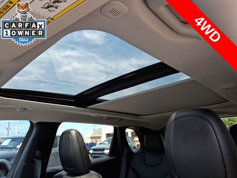 Used 2022 Jeep Cherokee Latitude w/ Sun & Sound Group AWD/4WD image 14