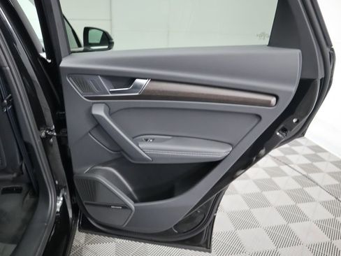 Used 2025 Audi Q5 2.0T Premium Plus w/ Premium Plus Package image 29