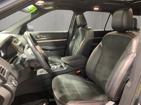 Used 2019 Ford Explorer XLT w/ Equipment Group 202A image 9