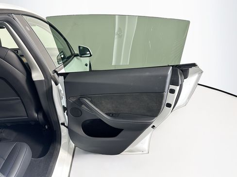 Used 2023 Tesla Model Y AWD image 30