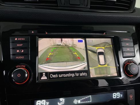 Used 2019 Nissan Rogue SL w/ Premium Package image 16