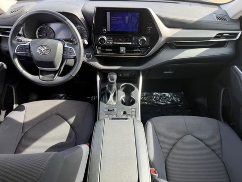 Used 2024 Toyota Highlander Limited image 11