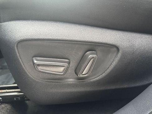 Used 2025 Toyota Highlander LE image 22