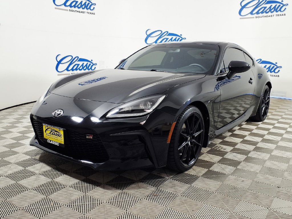Used 2025 Toyota GR86 Premium RWD image 3