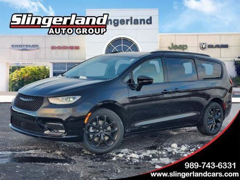 New 2026 Chrysler Pacifica Limited w/ S Appearance Package image 1