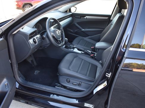 Used 2021 Volkswagen Passat 2.0T SE image 12