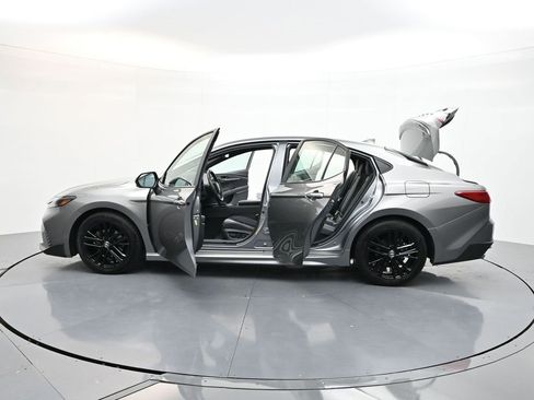 Used 2025 Toyota Camry SE image 51