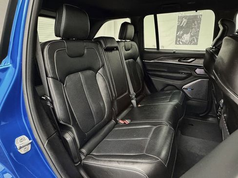 Used 2022 Jeep Grand Cherokee Overland w/ Luxury Tech Group IV image 42