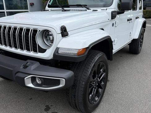 Used 2025 Jeep Wrangler Unlimited Sahara w/ Safety Group AWD/4WD image 4