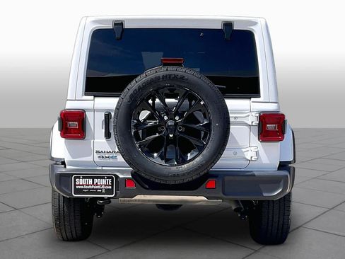 Used 2025 Jeep Wrangler Sahara AWD/4WD image 5